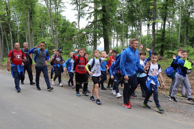 Mali nogometaši na pola puta do Petrovog vrha/Foto: Daria Marković