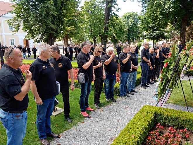 Pripadnici Kluba veterana A-satnije odali su počast poginulim suborcima/ Foto: Deni Marčinković