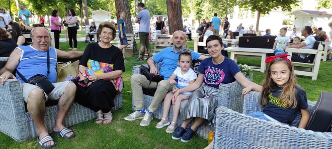 Obitelj Kanešić i Pavlinić pljeskom su ponosno iz prvog reda podržali svoju Josipu, ali i sve druge polaznike/Foto: Martina Čapo