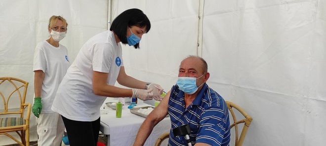 Cijepljenju na Terezijani od ranog jutra odazvao se velik broj građana/Foto: Martina Čapo