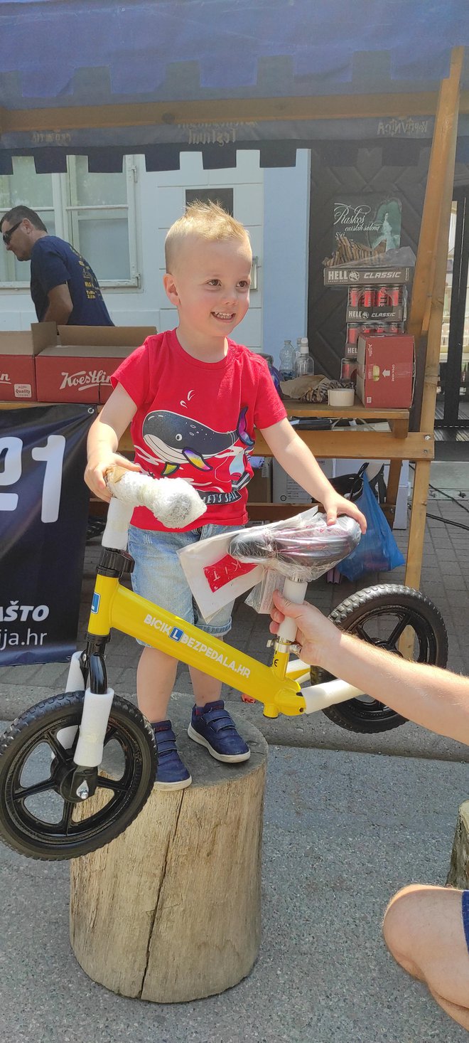 Najbrži mališani koji su osvojili prva mjesta u svojim kategorijama na poklon su dobili bicikl - guralicu/Foto: Martina Čapo