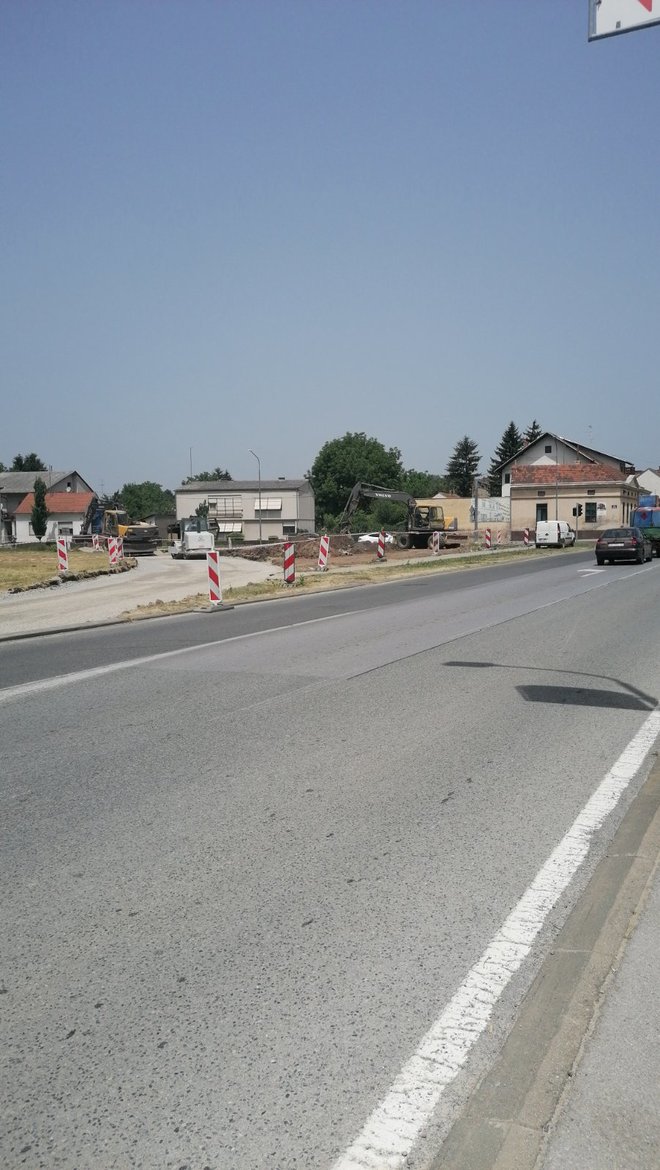 Još ostaje asfaltirati pomoćnu cestu kako se ne bi prašila/Foto: Mladen Drkulec