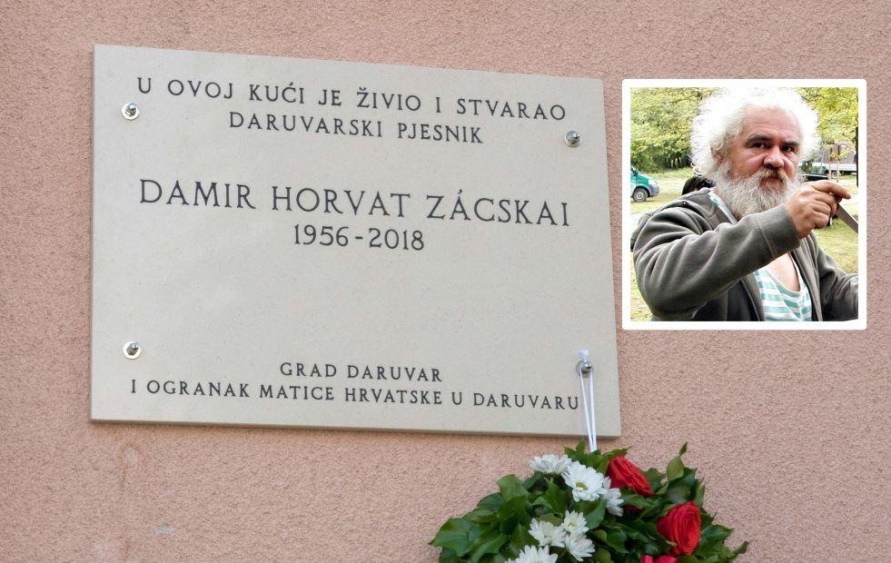 Fotografija: Spomen ploča Damiru Horvatu Zacskaiju od jučer se nalazi na njegovoj kući u Samostanskoj 1 u Daruvaru/Foto: Predrag Uskoković
