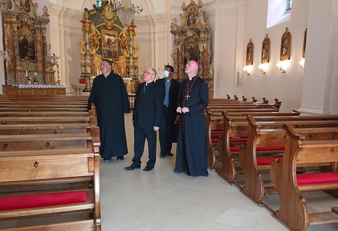 Nuncij se oduševio ljepotom pakračke crkve/Foto: Požeška biskupija