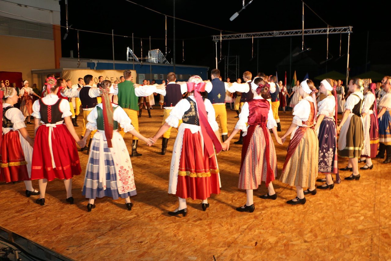 Fotografija: Završetak kulturno-umjetničkog programa tradicijskim Horácká kolom/Foto: Jednota Daruvar