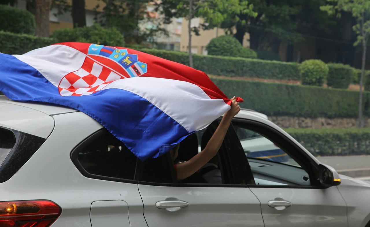 Fotografija: Slavlje na ulicama Knina nakon sto je Matea Jelić osvojila zlatnu medalju na OI.
Foto: Duje Klaric/CROPIX
