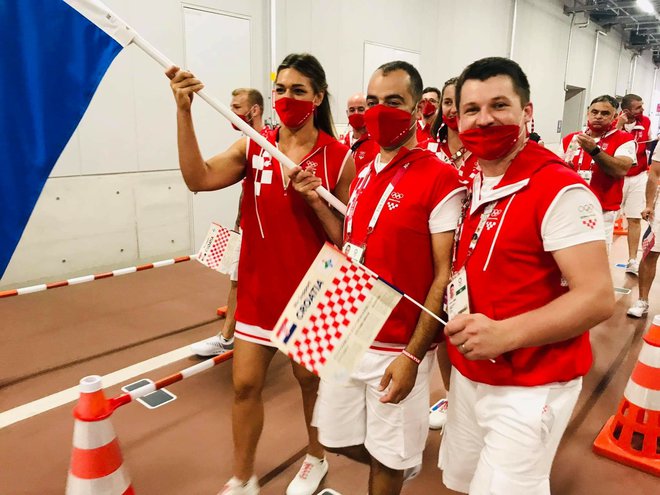 <p>Hrvatsku zastavu su na otvaranju OI nosili Sandra Perković i Filip Glasnović/Foto: Velibor Viboh</p>
