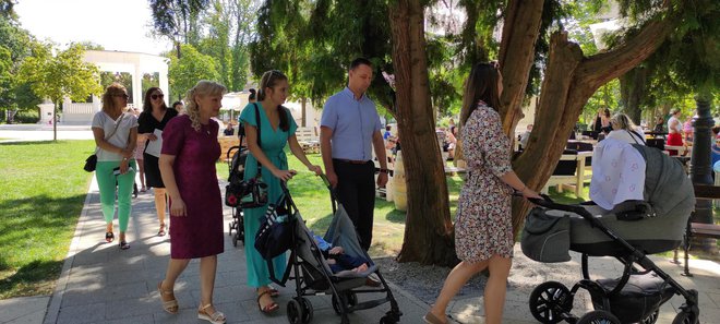 <p>Druženje u parku i velik odaziv majki, kao i potpora BBŽ posebno je raznježilo začetnicu ovog projekta, doktoricu Čatipović/Foto: Martina Čapo</p>
