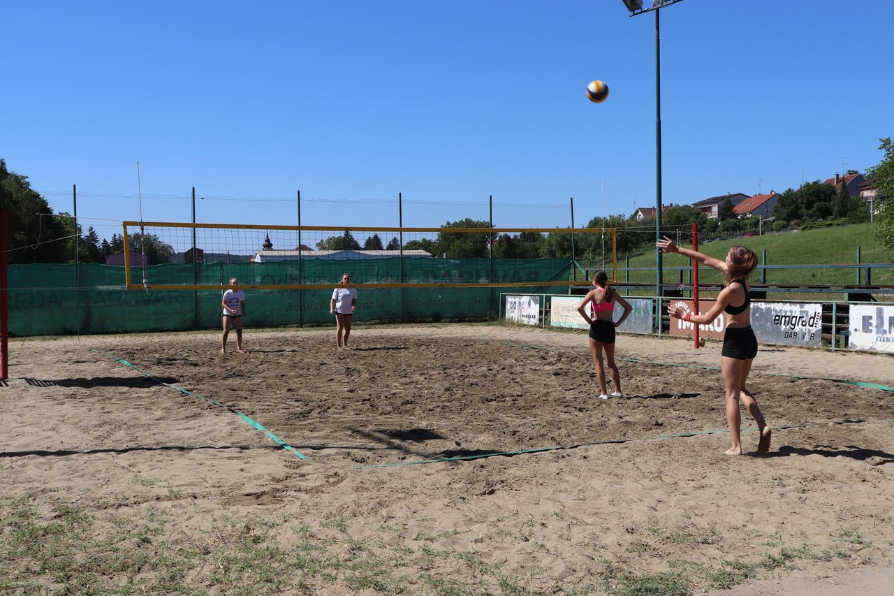 Fotografija: Turnir u odbojci na pijesku na odbojkaškom terenu/Foto: Daria Marković
