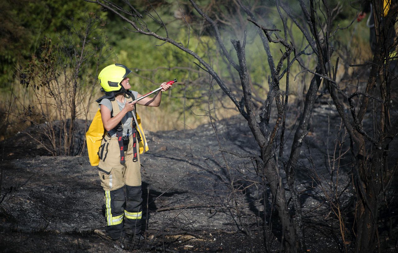 Fotografija: Bakica u Velikom Grđavcu zapalila susjedov štagalj. Izgorjeli rog, daske i nosivi stup/Foto: Ante Cizmic/CROPIX (ilustracija)
