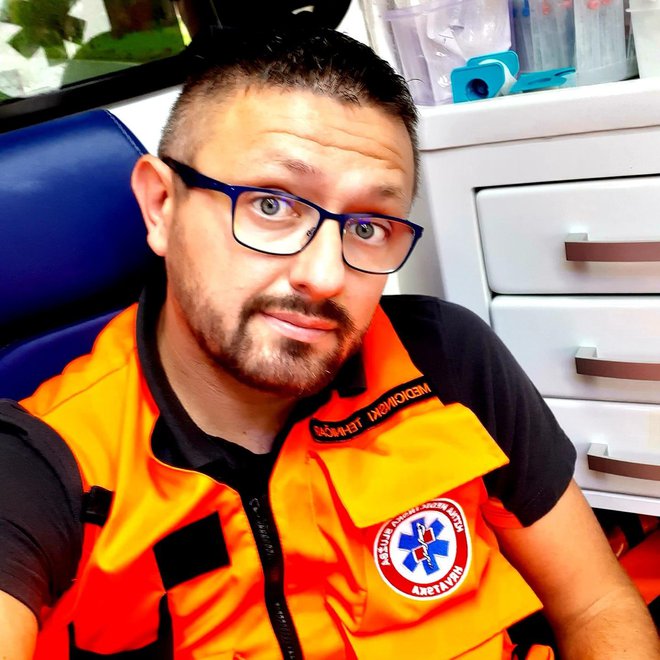 <p>Tomislav Petrušić ogorčen je jer smatra kako su vozila saniteta i hitne pomoći potpuno neadekvatna i nesigurna/Foto: Facebook Tomislav Petrušić</p>

