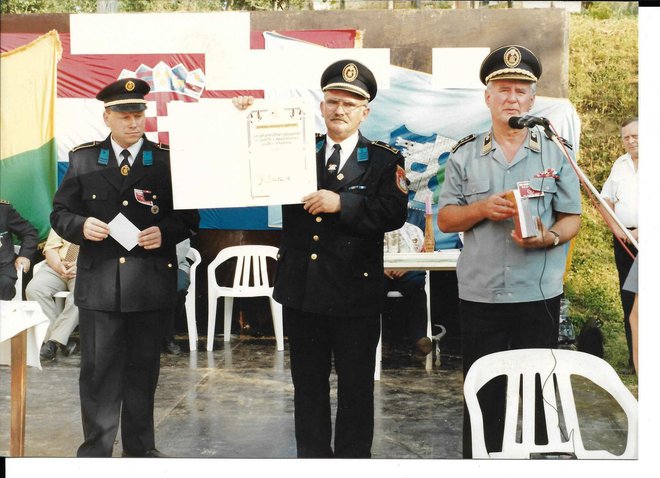 <p>Proslava 1996. obljetnice 1996. godine/Foto: Monografija "Daruvarski vatrogasci - 140 godina DVD-a Daruvar</p>
