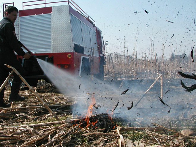 <p>Intervencija na požaru u Đulovcu/Foto: Monografija "Daruvarski vatrogasci - 140 godina DVD-a Daruvar</p>
