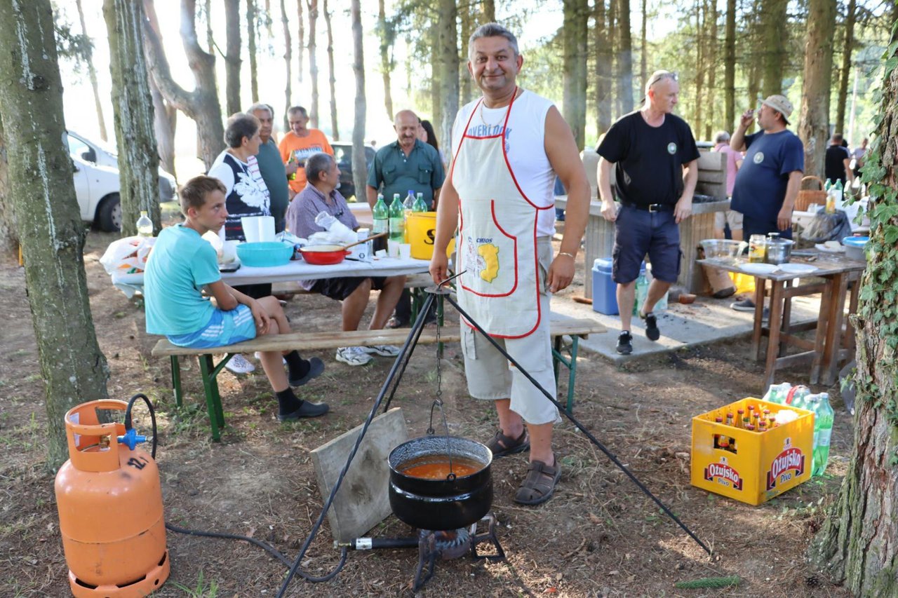 Fotografija: Natjecanje u kuhanju gulaša svi su ozbiljno shvatili/Foto: Marina Kamber

