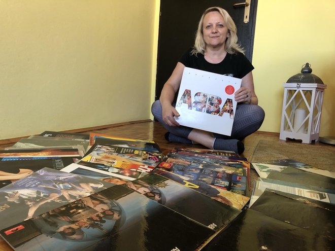 <p>Manuela okružena svojom LP kolekcijom/Foto: Janja Čaisa</p>
