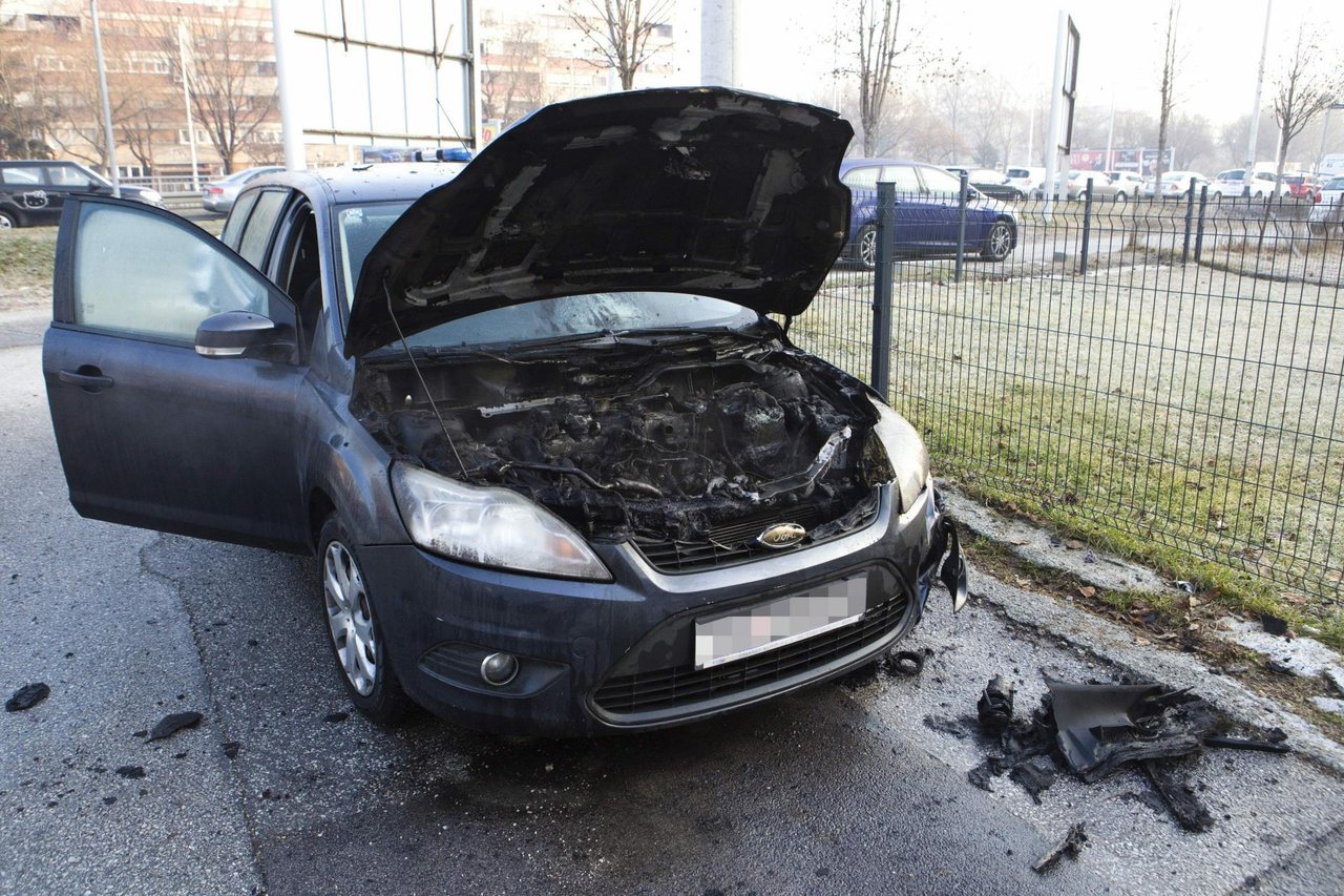 Fotografija: Šteta na automobilu procjenjuje se na 30 tisuća kuna, a motivi ovog gnjusog čina zasad su nepoznati/Foto: Zeljko Puhovski/CROPIX (Ilustracija)
