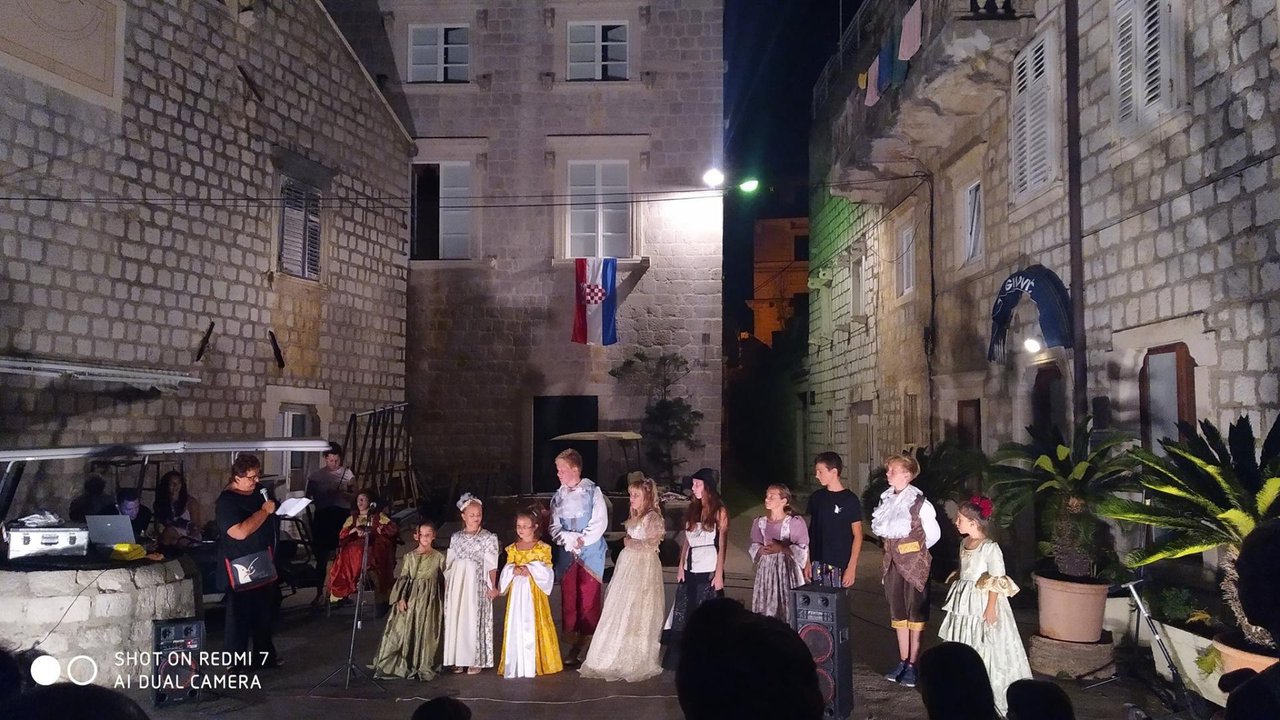Fotografija: Predstava Nevolje princeze Lijepe sinoć je izvedena na Lopudu/Foto: Lidija Novosel
