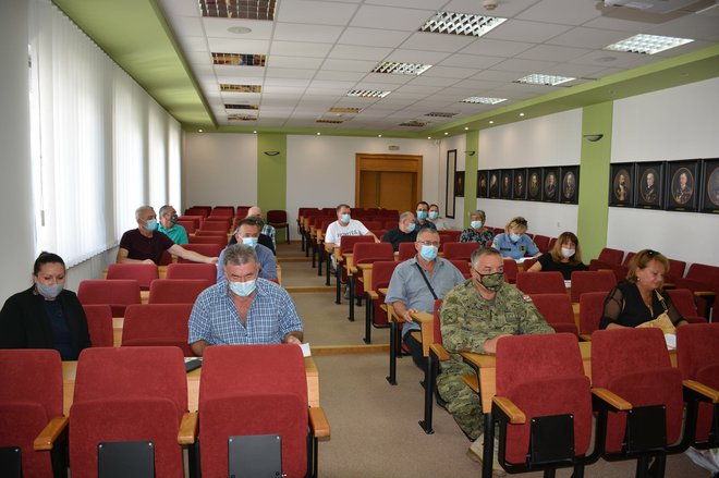 <p>Ovih dana održan je sastanak s članovima braniteljskih udruga, policije te vojske/ Foto: BBŽ</p>
