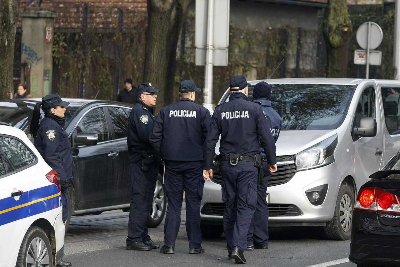 Fotografija: Policija je dvojicu 52-godišnjaka privela u svoju postaju/ Foto: Ranko Šuvar/CROPIX (ilustracija)

