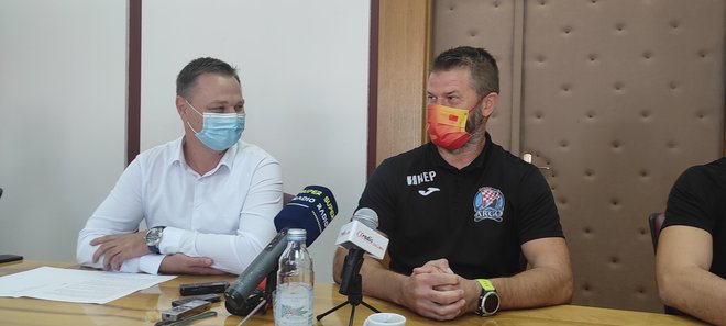 <p>Župan Marko Marušić i predsjednik sportske udrge Argo Tomislav Smrček Čonč/Foto: Martina Čapo</p>
