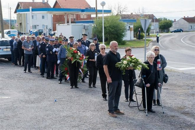 <p>Kolonu su predvodili članovi obitelji poginulog redarstvenika/Foto: PU Bjelovarsko-bilogorska</p>
