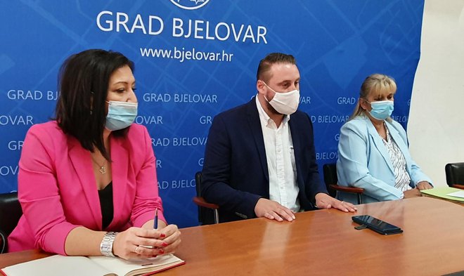<p>Zamjenik gradonačelnika Bjelovara Igor brajdić održao je sastanak s ravnateljima škola na temu cijene i kvalitete obroka za učenike/Foto: Grad Bjelovar</p>
