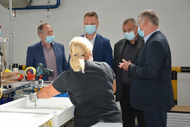 <p>Tvrtku su između ostalih posjetili župan Marušić i gradonačelnik Pirak/ Foto: BBŽ</p>
