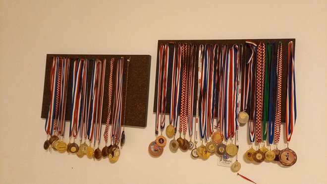 <p>Osvojene medalje podsjećaju na brojne turnire i mečeve koje je Jakov odigrao/Foto: Privatni album</p>
