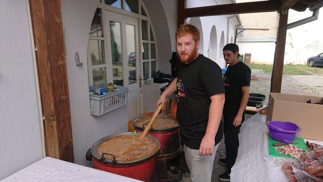 <p>Majstor Keka je kuhao Multigrah/Foto: Mario Barać</p>
