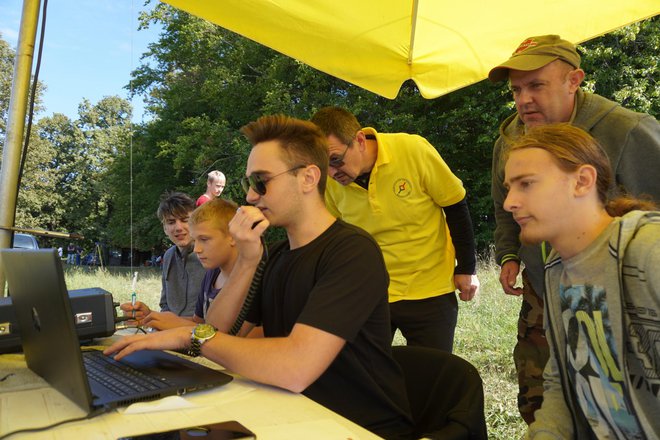 <p>Mladi radio amateri iz kluba Jan Hus na Petrovom vrhu tijekom natjecanja/Foto: MojPortal.hr</p>
