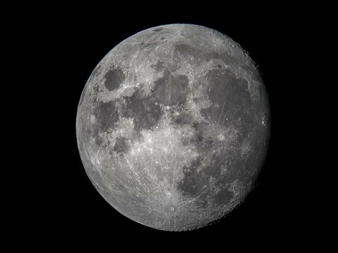 <p>Fotografija Mjeseca snimljena mobitelom kroz teleskop/Foto: Saša Selihar</p>
