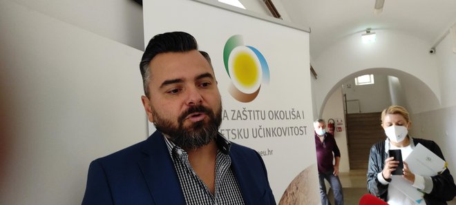 <p>Mladen Ilijević iz Fonda održao je prvu besplatnu radionicu u Bjelovaru na kojoj je pojasnio sve novosti naspram prijašnjih javnih poziva za obnovu kuća/Foto: Martina Čapo</p>
