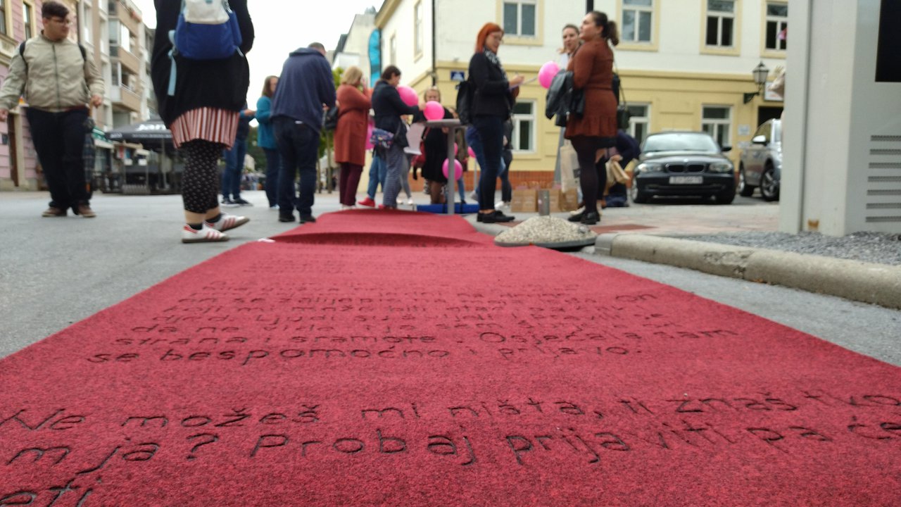 Fotografija: Crveni tepih na korzu prepun je simbolike/ Foto: Deni Marčinković
