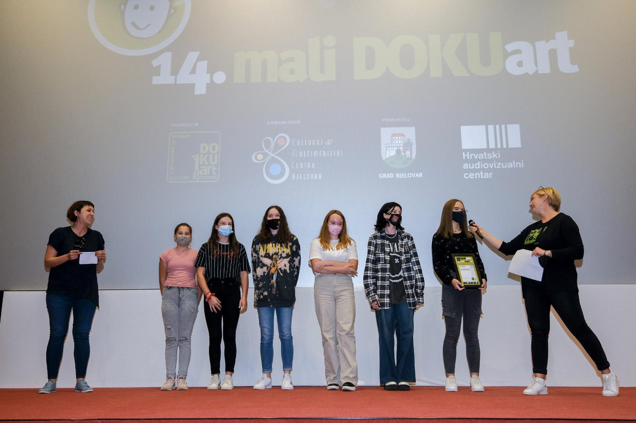 Fotografija: Filmska skupina OŠ Strahoninec osvojila je glavnu nagradu na Malom DOKUartu/ Foto: DOKUart
