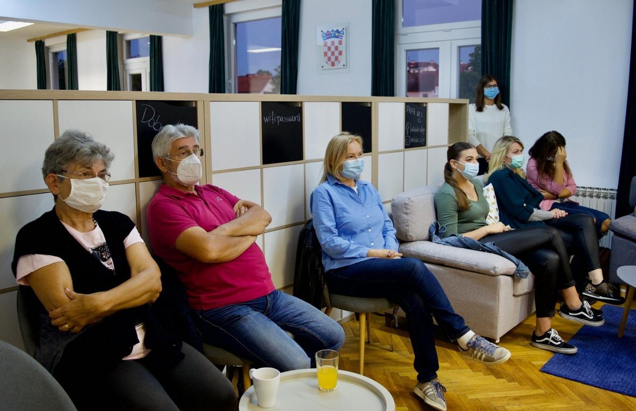 Fotografija: Okupljeni Bjelovarčani sa zanimanjem su slušali predavanje/Foto: Inkubator ideja
