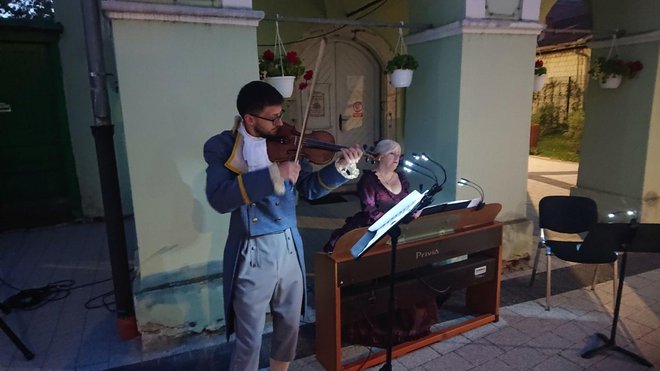 <p>Učitelji Osnovne glazbene škole Pakrac održali su barokni koncert/Foto: Mario Barać</p>
