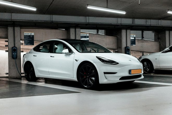 <p>Tesla/Foto: Unsplash</p>
