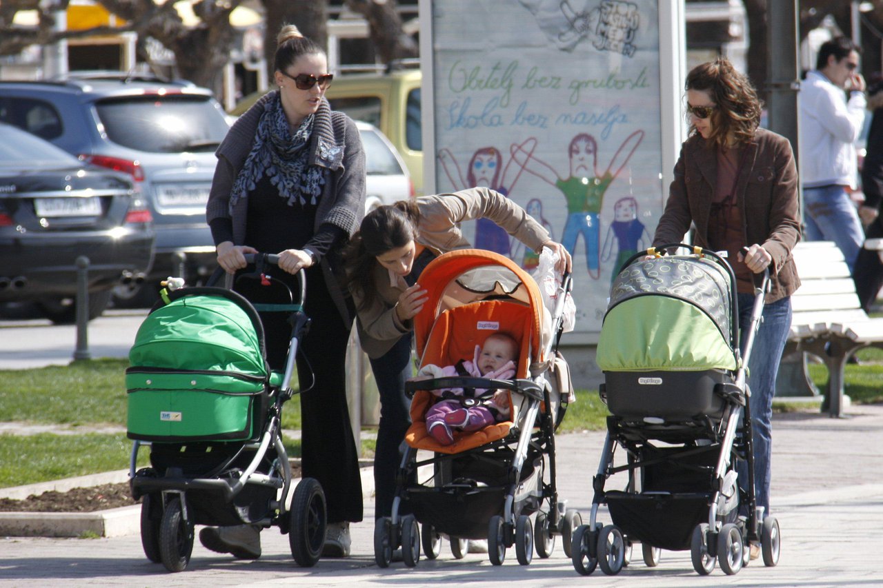 Fotografija: Majke na porodiljnom s djecom u šetnji/Foto: Ivo Ravlic/CROPIX (ilustracija)
