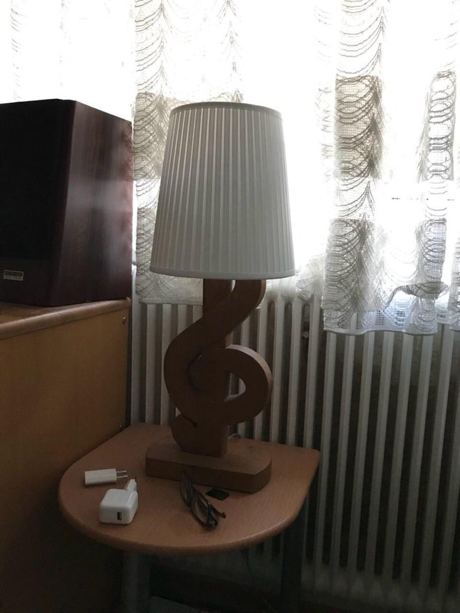 Jedna od izrađenih kućnih lampi od drveta/Foto: Privatni album
