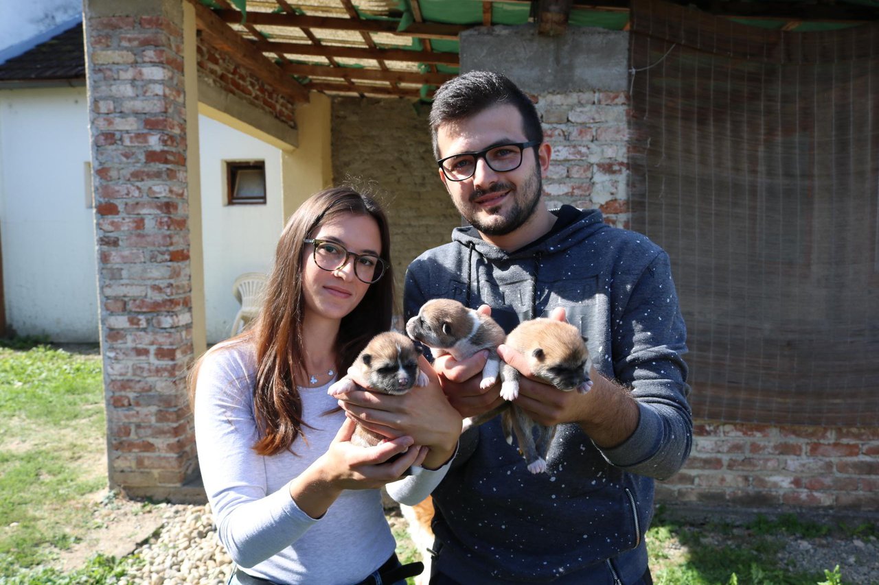 Fotografija: Andrijana Prebeg i Dario Čakarić sa svojim psima/Foto: Pakrački list
