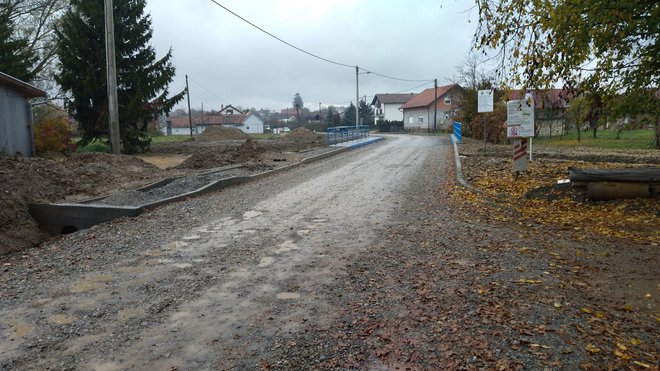Uskoro bi trebala završiti i obnova Ulice put žrtvama u Lugu/ Foto: Deni Marčinković
