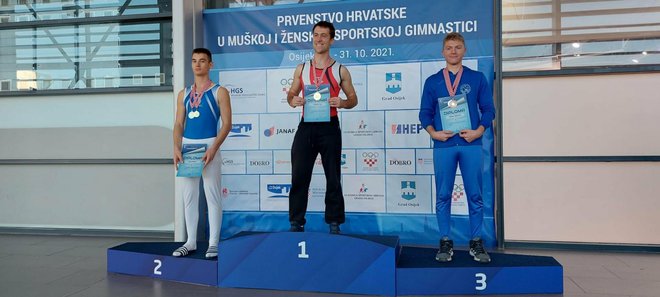 Tomislav Cug na pobjedničkom postolju na PH u Osijeku/ Foto: Gimnastički klub Bjelovar
