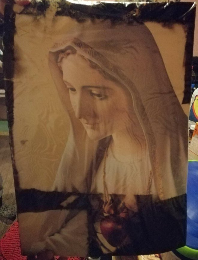 Slika Blažene Djevice Marije koja je u požaru ostala gotovo netaknuta/Foto: Vesna Čavlović/Facebook
