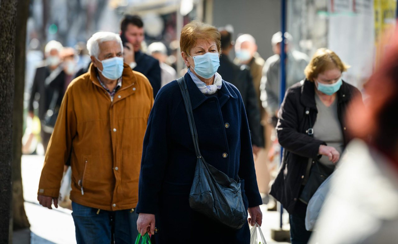 Fotografija: Zbog pogoršanja epidemiološke situacije, sve više građana na ulicama nosi zaštitne maske/Foto: Nikša Stipaničev/CROPIX
