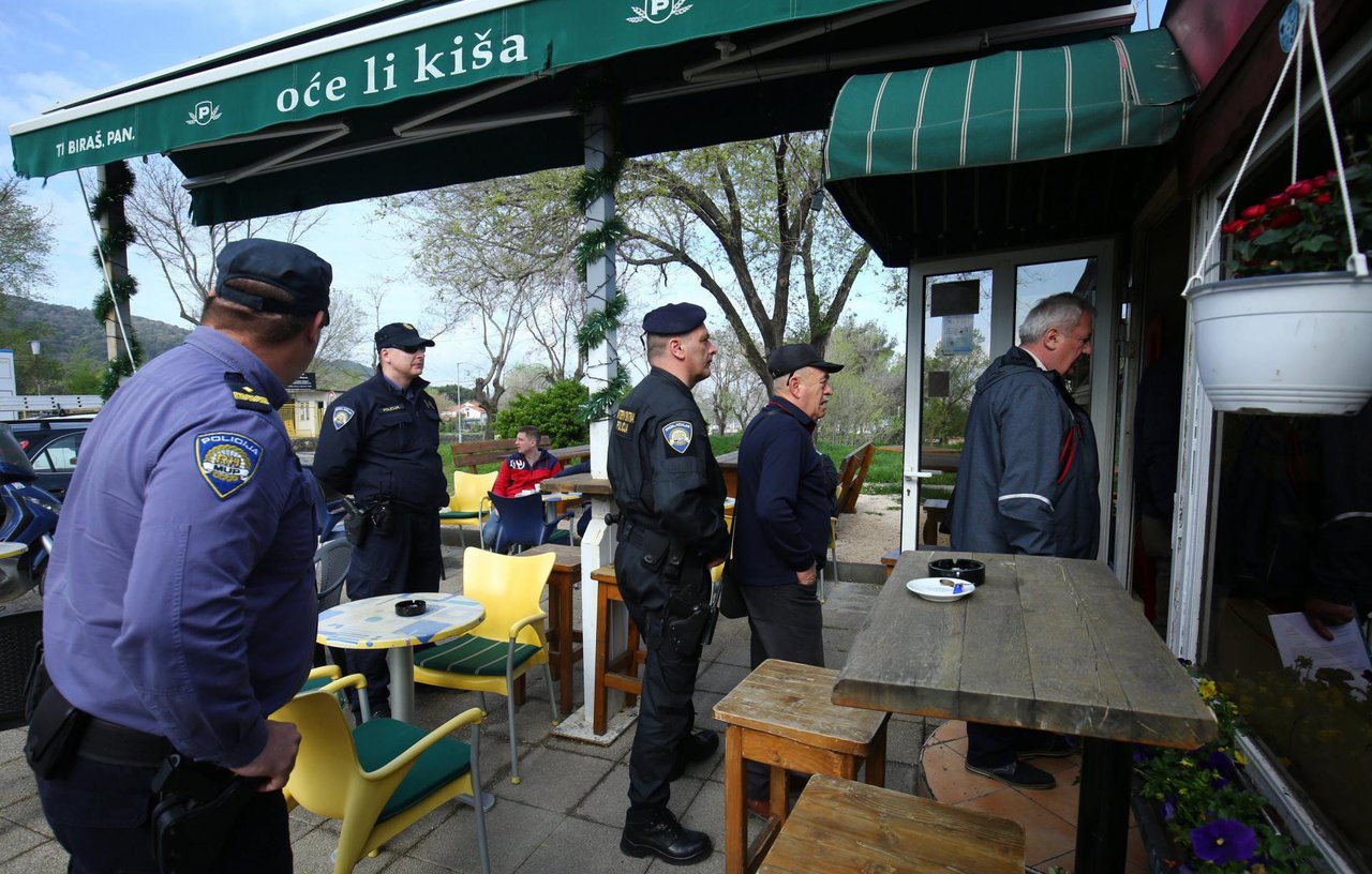 Fotografija: U kafiću je intervenirala policija/Foto: Duje Klarić/CROPIX (ilustracija)
