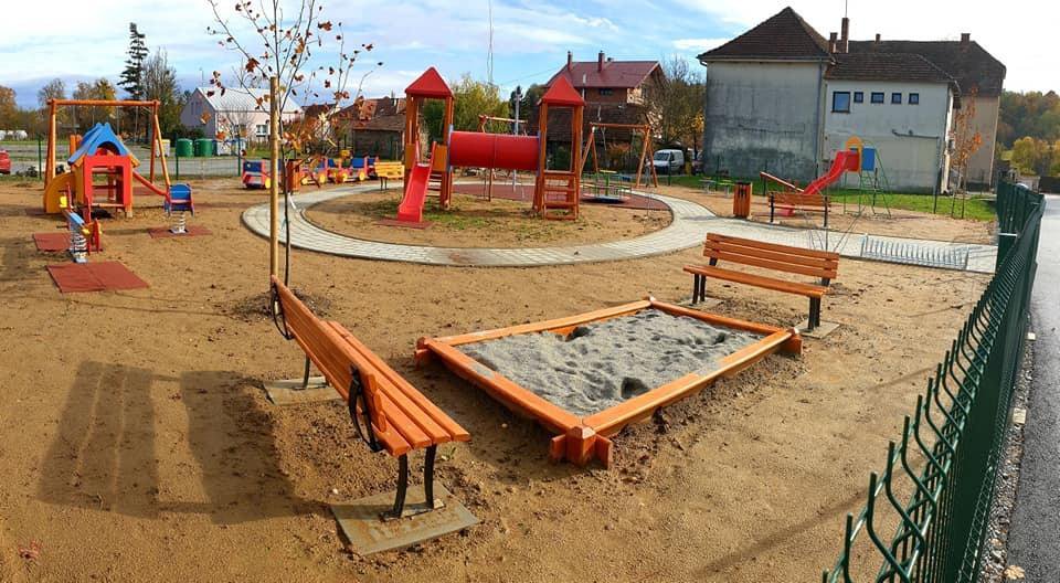 Fotografija: Mališani će za ulazak u potpuno uređeno i moderno dječje igralište pričekati proljetne mjesece/Foto: Željko Smešnjak
