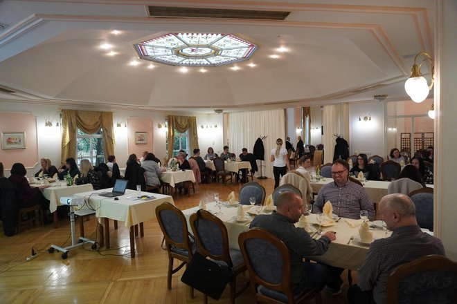 Svi sudionici projekta na završnoj konferenciji u restoranu Terasa/Foto: Nikica Puhalo/MojPortal.hr
