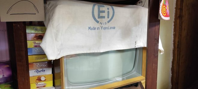 Prvi zajednički TV od supružnika Šavorić, još uvijek je ispravan i ima original navlaku/Foto: Martina Čapo
