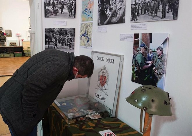 U Muzeju su i eksponati koji su pripadali neprijateljskim paravojnim formacijama u Domovinskom ratu/Foto: Mario Barać
