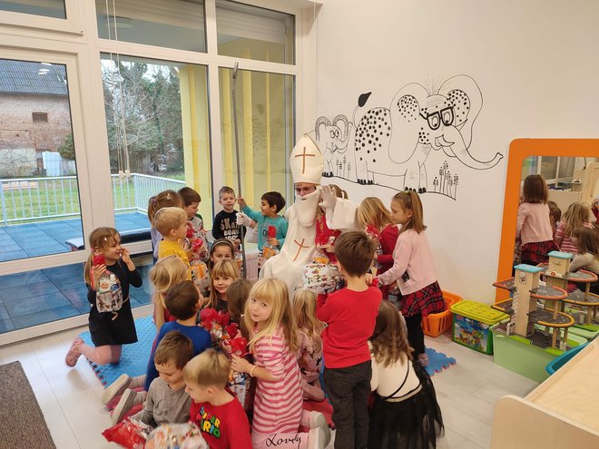 Sveti Nikola razveselio je i mališane iz Dječjeg vrtića Vladimir Nazor/Foto: Dječji vrtić Vladimir Nazor
